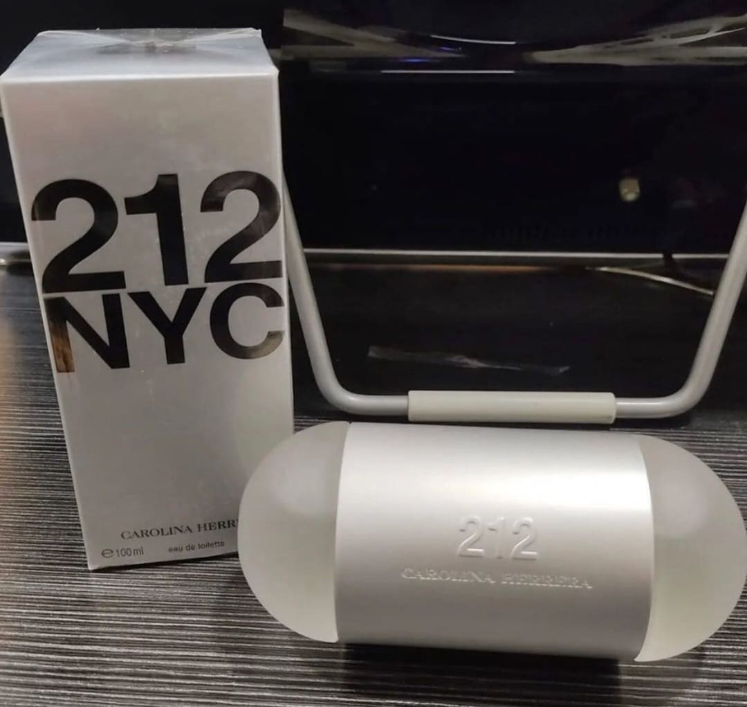 Carolina Herrera 212 NYC (EDT)